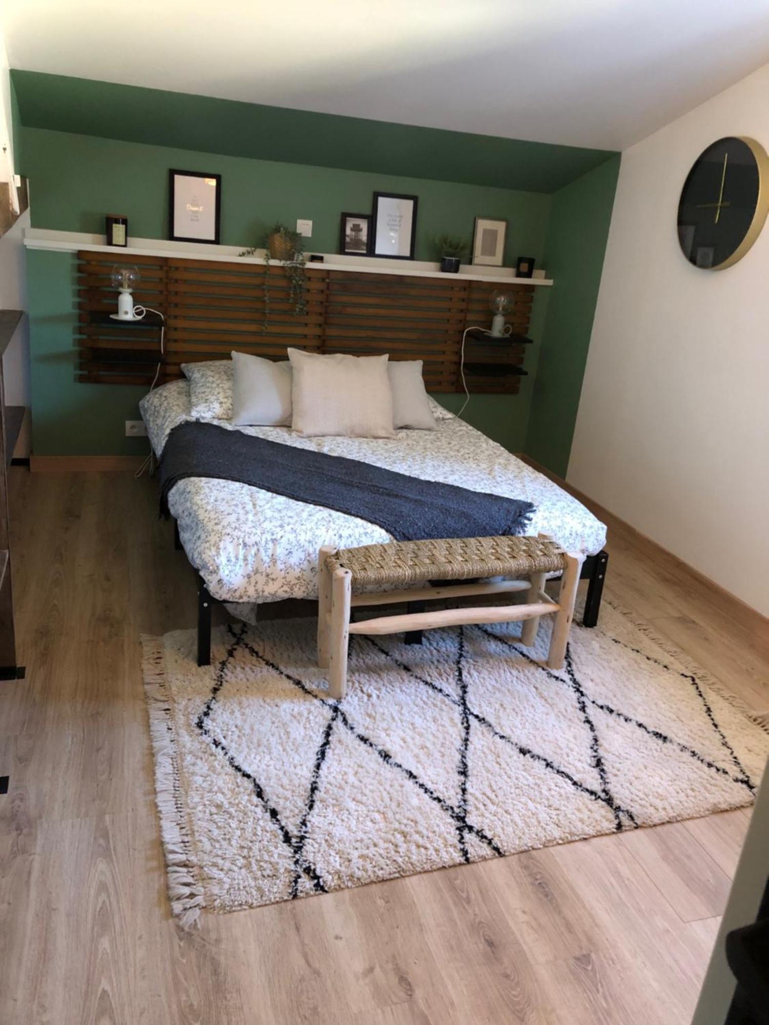 Au Dessus De Chez Nous Bed & Breakfast Doulezon Exterior photo