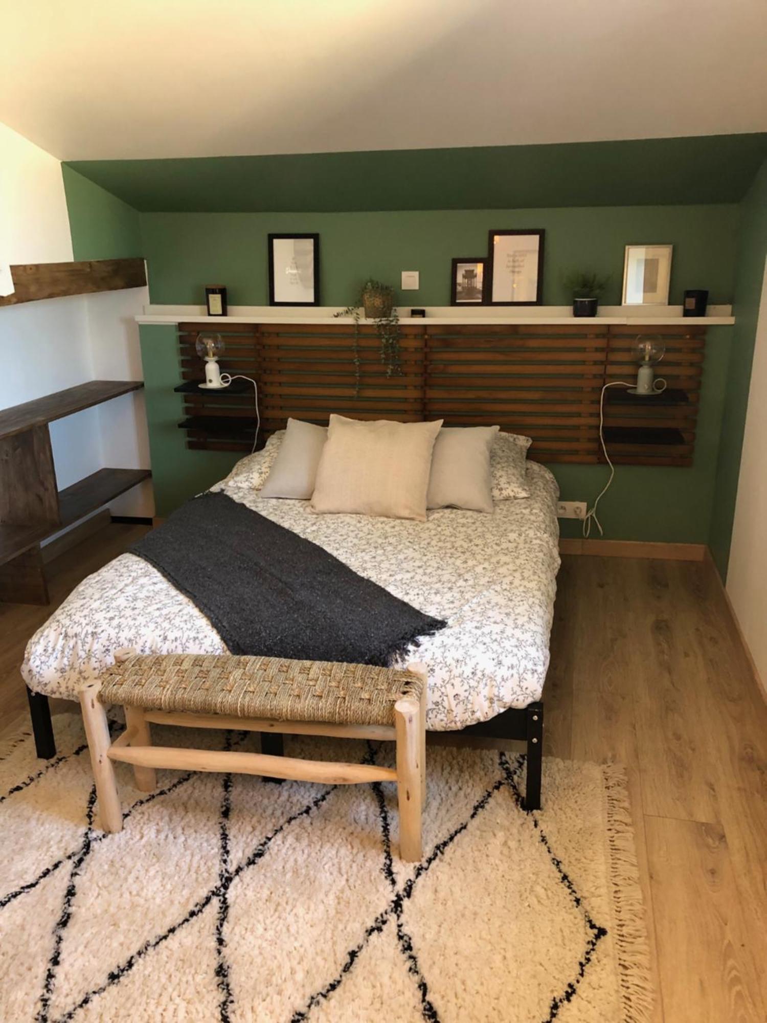 Au Dessus De Chez Nous Bed & Breakfast Doulezon Exterior photo